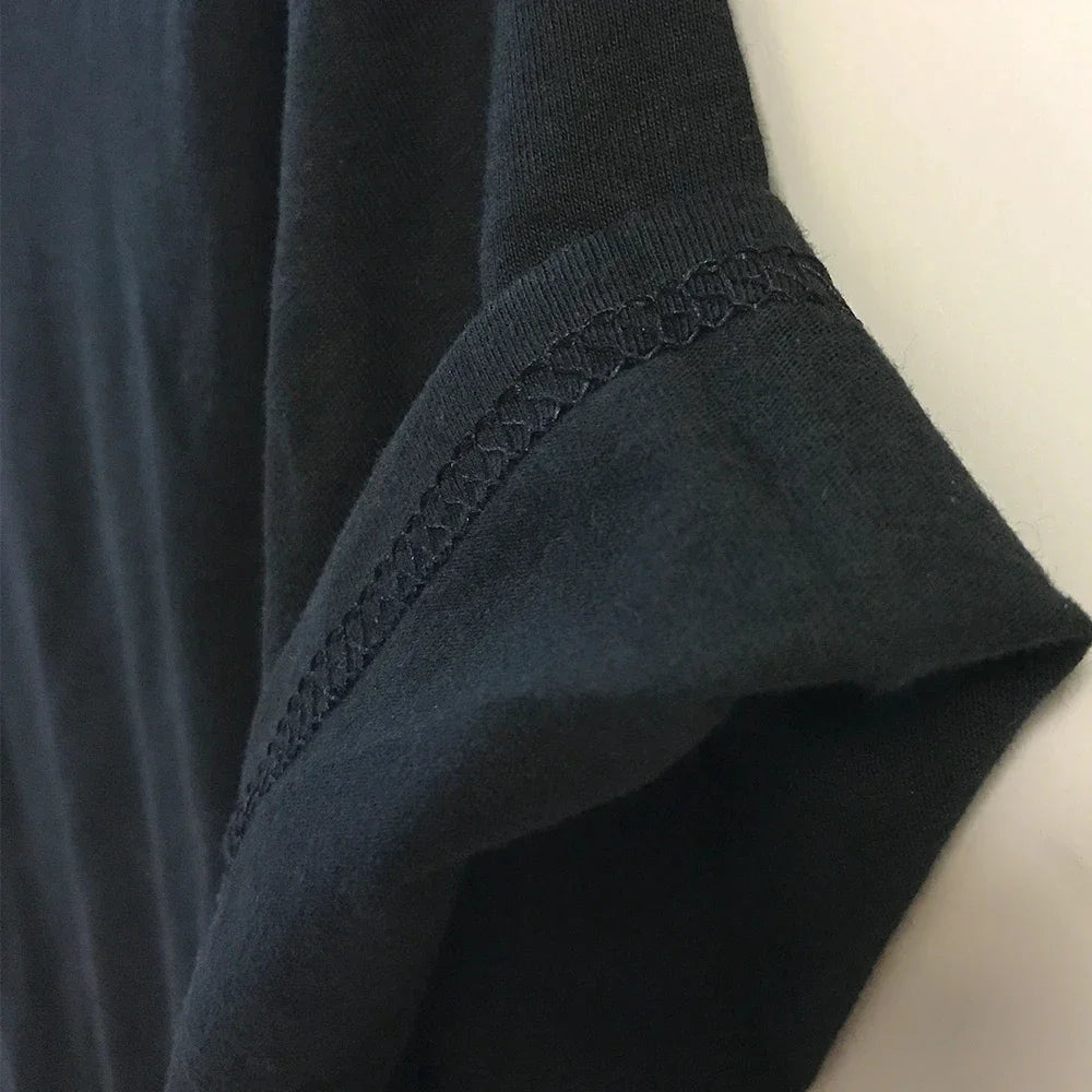 Camiseta inspirada en K-Pop con estampado de la frase coreana 'Princess Is Okay', camiseta gráfica elegante de color negro para entusiastas del K-Fashion y fans del Girl Power